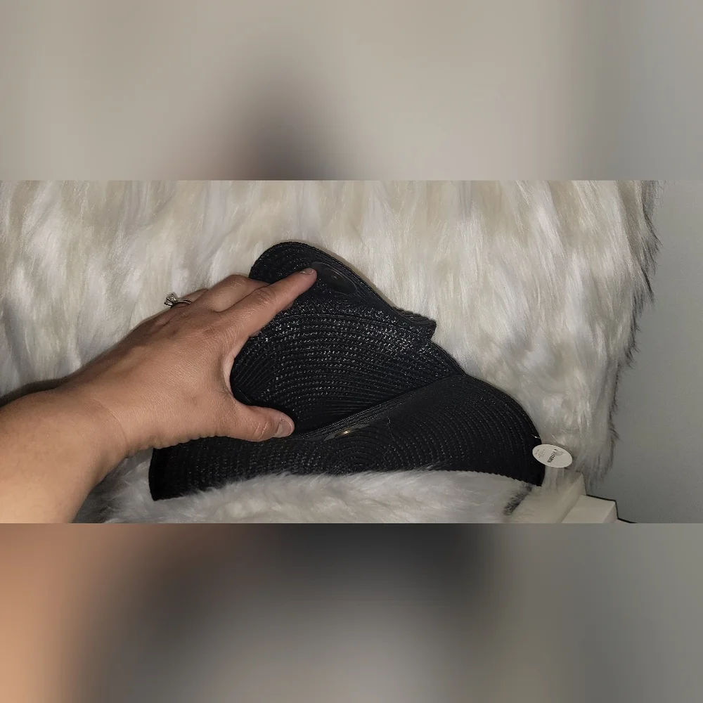 Straw clutch bag with magnetic closure - Picture 2 of 3